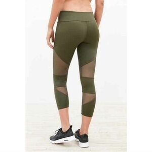 Onzie Mesh Cutout Capri Leggings